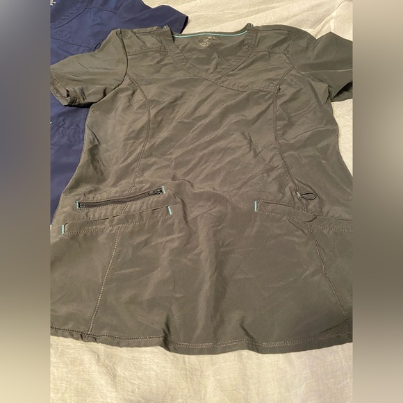 Two loose fitting scrub tops - Picture 3 of 5